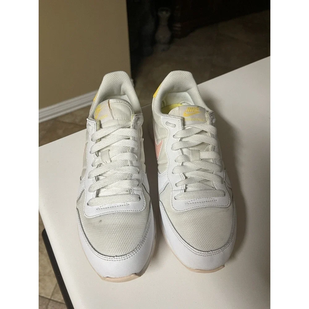 Nike‎ Internationalist Womens 6.5 White Pink Running Casual Sneakers Shoes